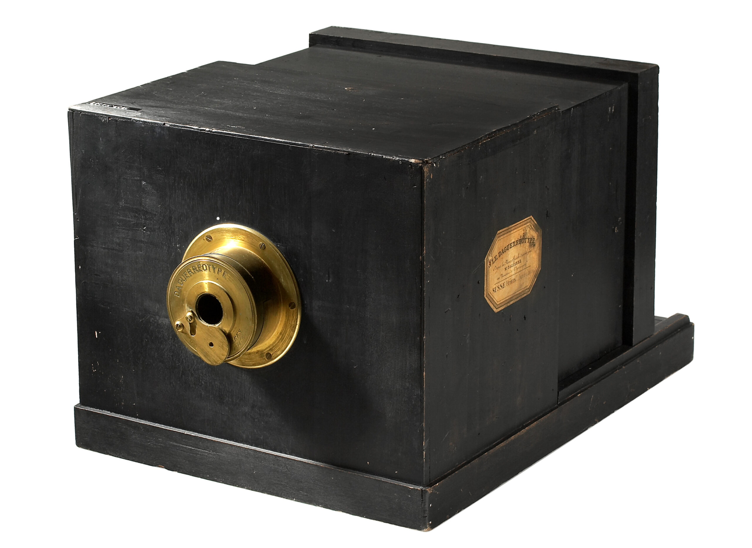 Photograph of a 19th century Susse Frères daguerreotype camera