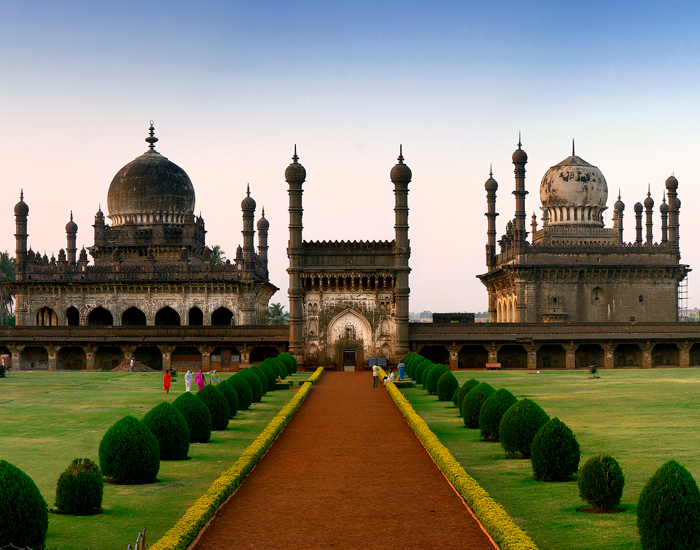 Ibrahim Rouza, Bijapur