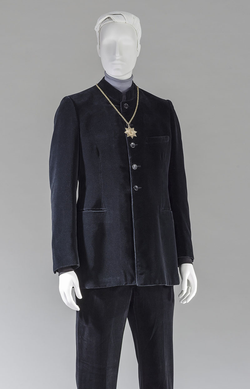 Photograph of a silk velvet Nehru suit made by Gilbert Féruch