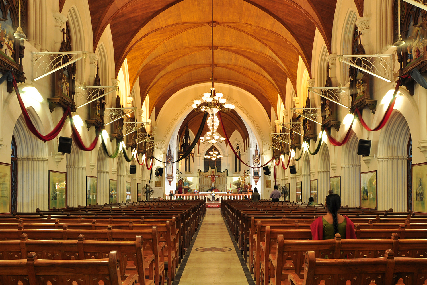 Photograph of interior of the Santhome Basilica showing pews and altar