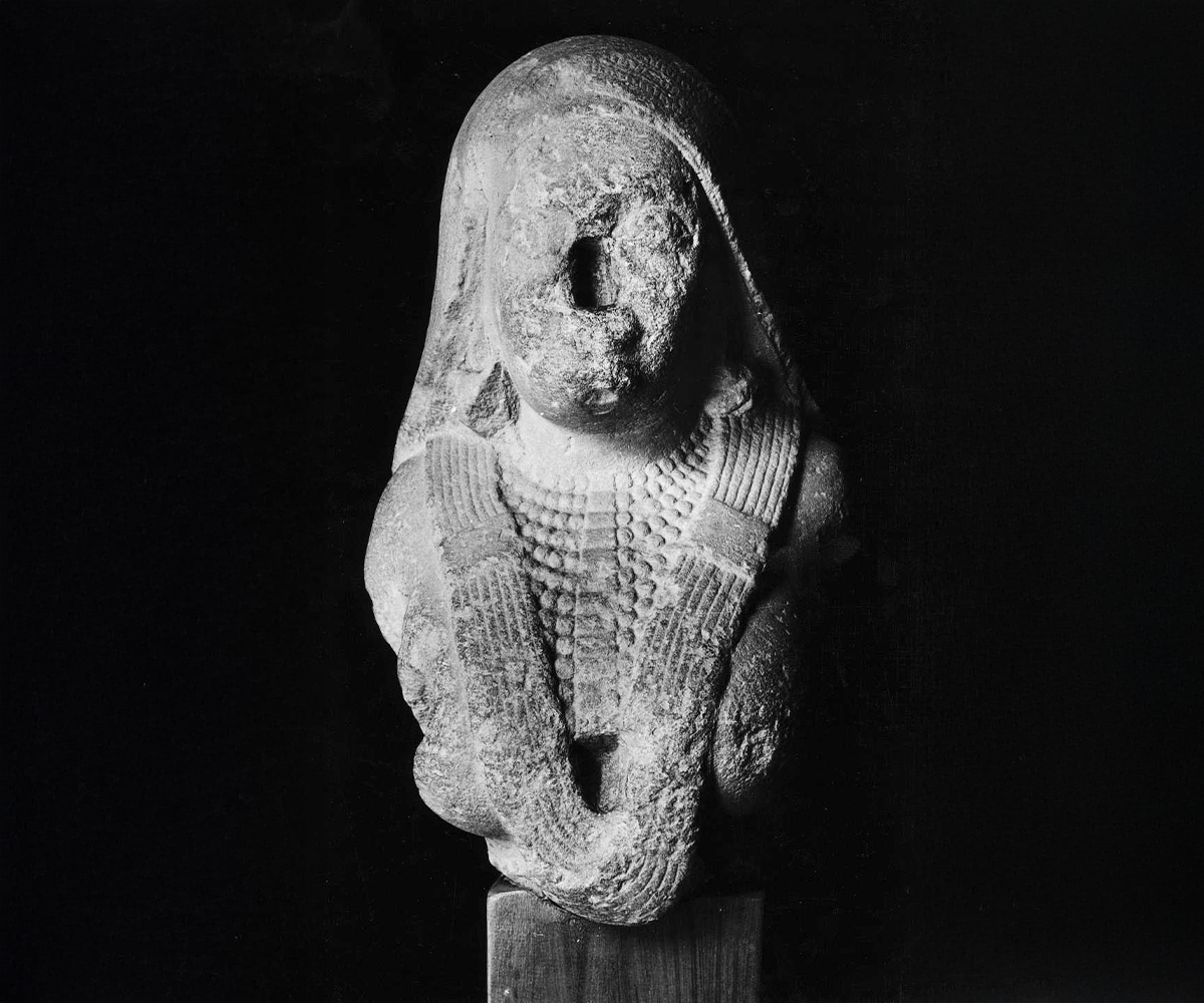 Black and white photograph of a sandstone yakshi torso from Besnagar now house in the Gwalior Central Museum
