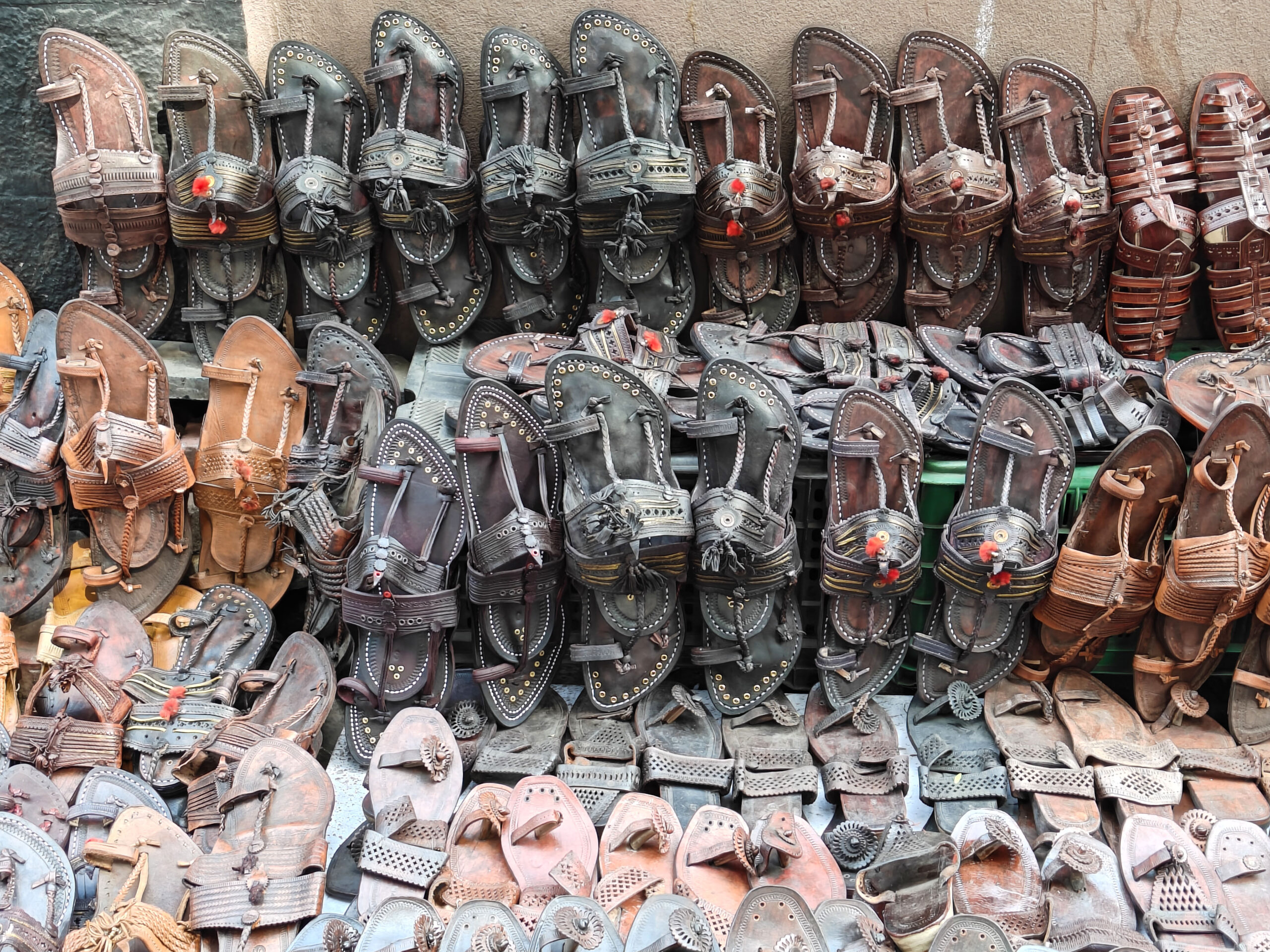 Photograph of Kolhapuri chappals being sold in a roadside shop in Kolhapur