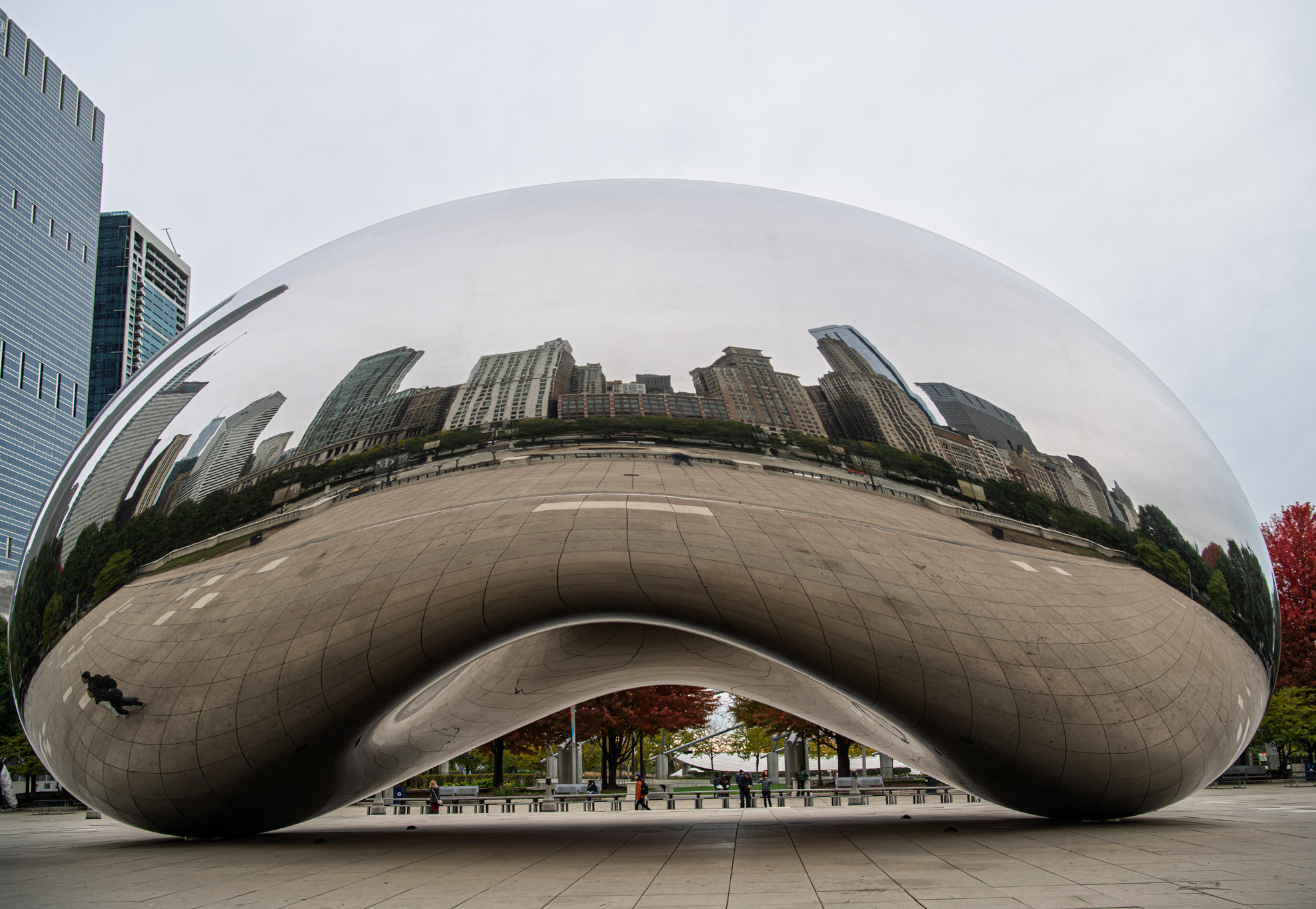 Photograph of the installation titled Cloud Gate by Anish Kapoor