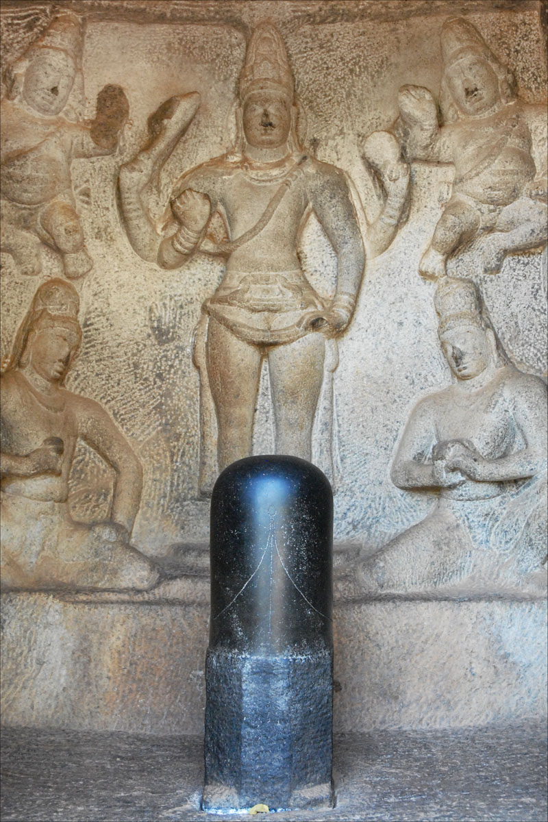 Photograph of a relief sculpture of Shiva and a lingam in front of it at the Trimurti Cave Temple in Mamallapuram