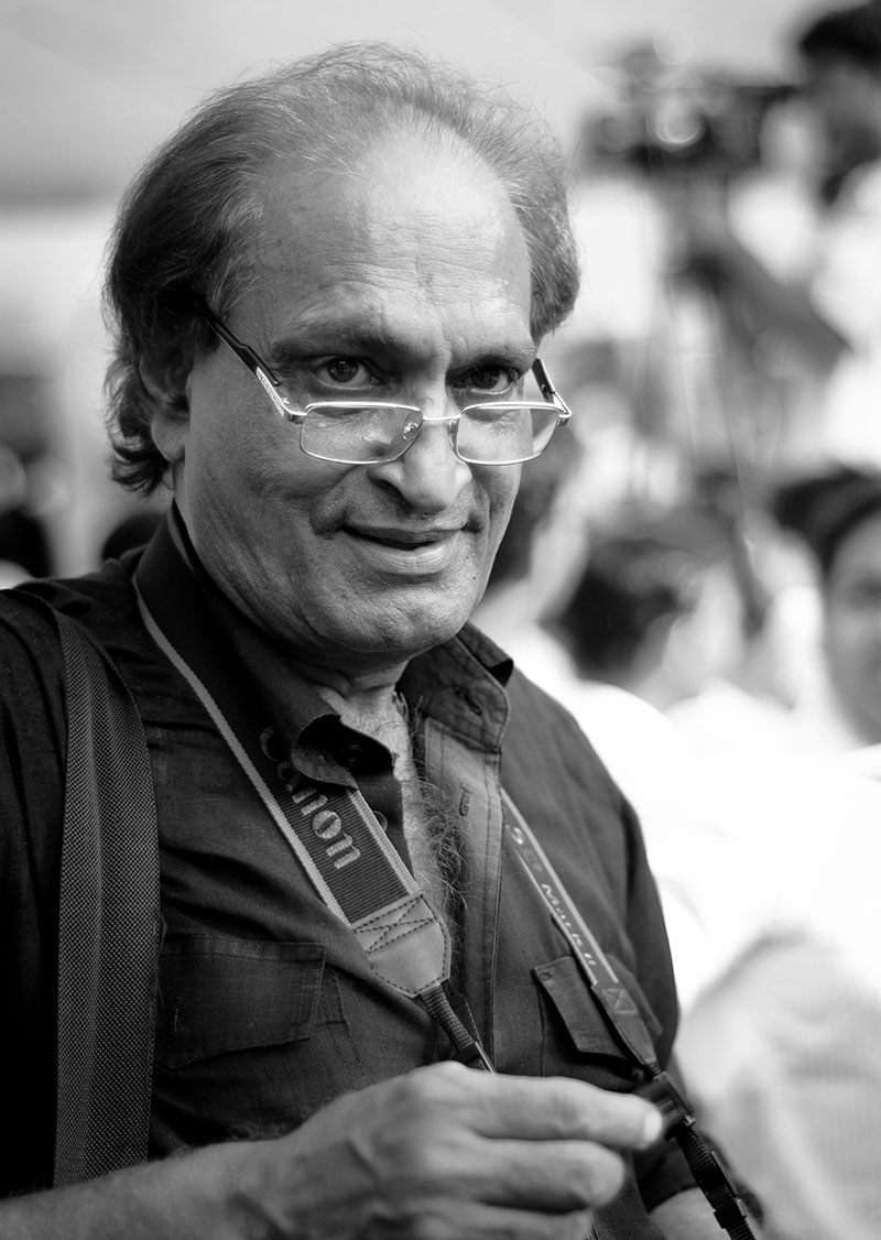 Photograph of Raghu Rai at Anna Hazare's anti-corruption protest at Jantar Mantar by Jaskirat Singh Bawa