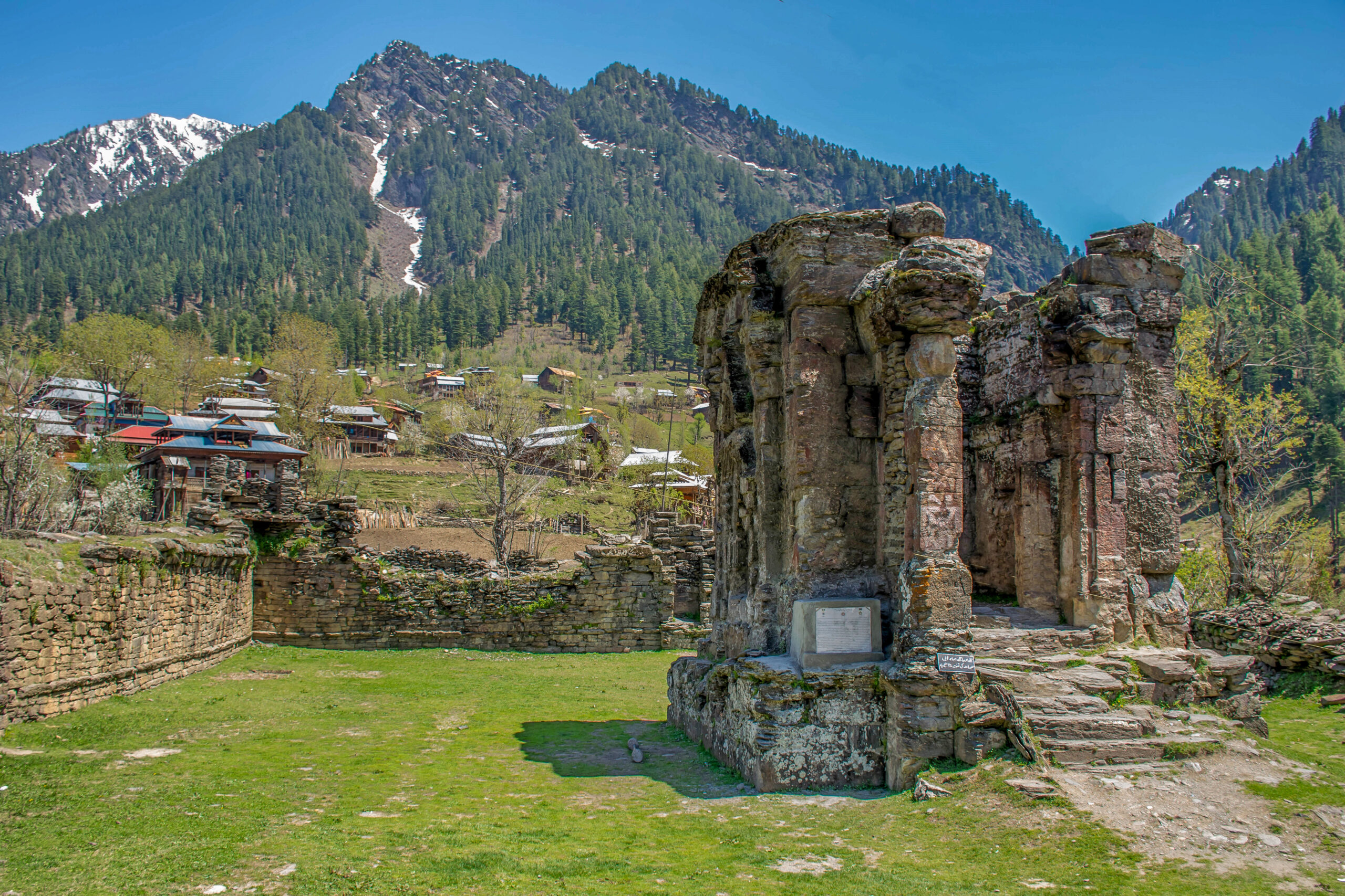 Photograph of the ruins of Sharada Peeth with mountains in the backdrop