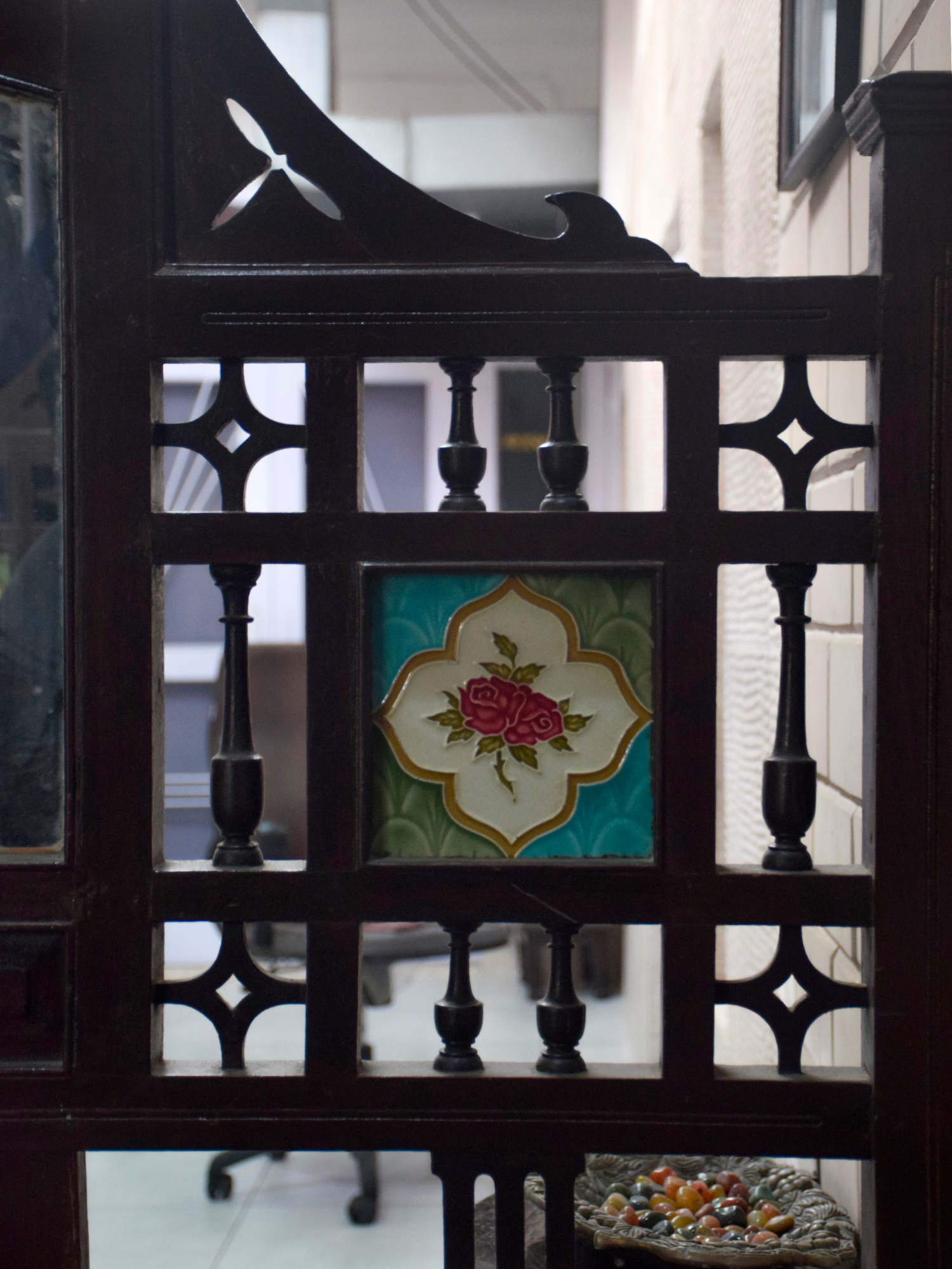 Detailed photograph of the ceramic tile decoration in a wooden palang