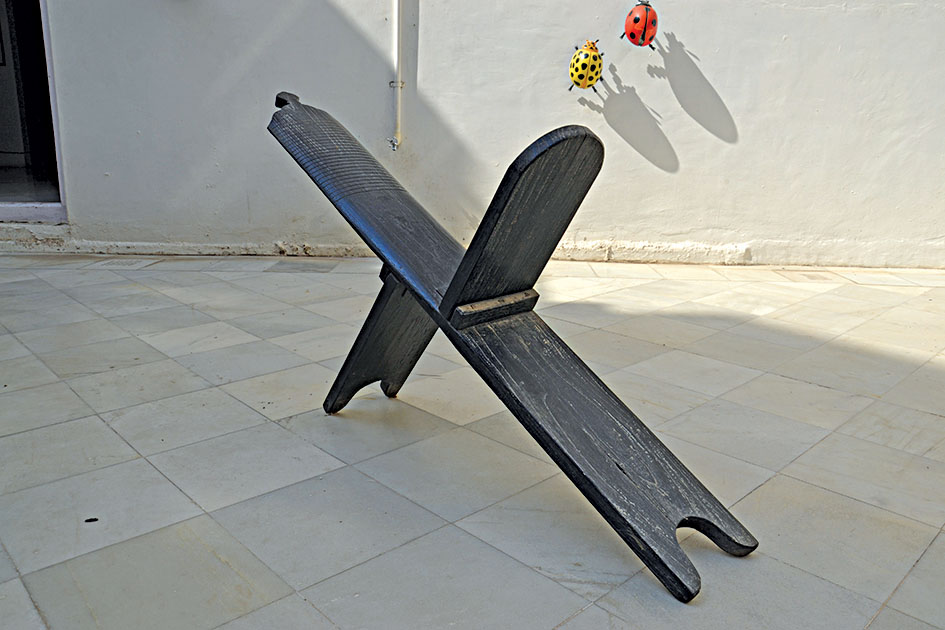 Photograph of a wooden sev ni paat at the Devgadh Baria palace