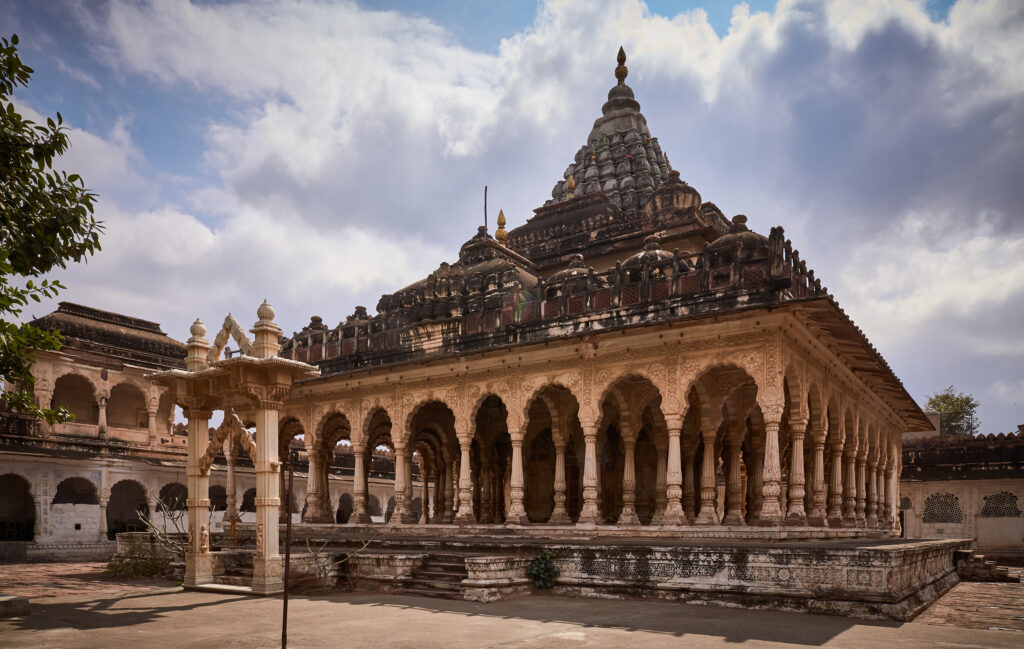 The many-pillared Mahamandir main shrine