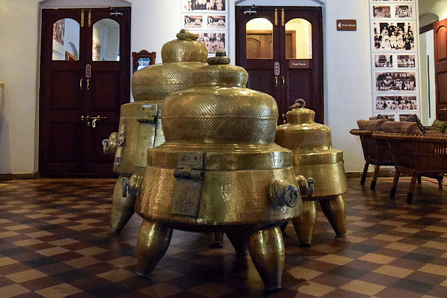 Photograph of a bunch of dablo kept in the lobby of a hotel in Ahmedabad