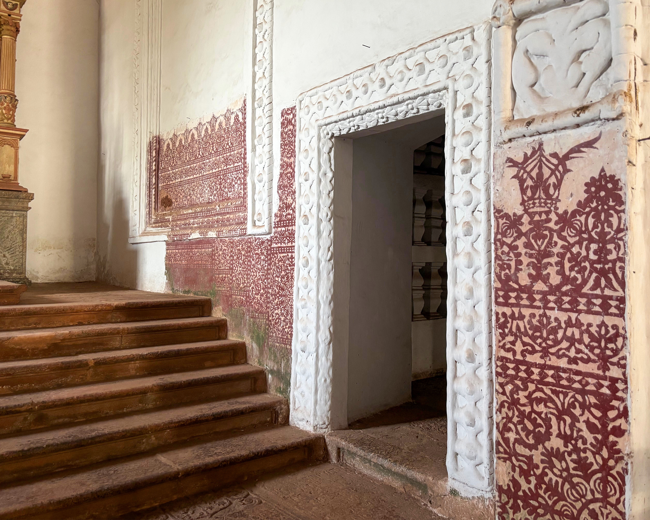Photograph of kaavi murals at the Church of Our Lady of the Rosary in Goa