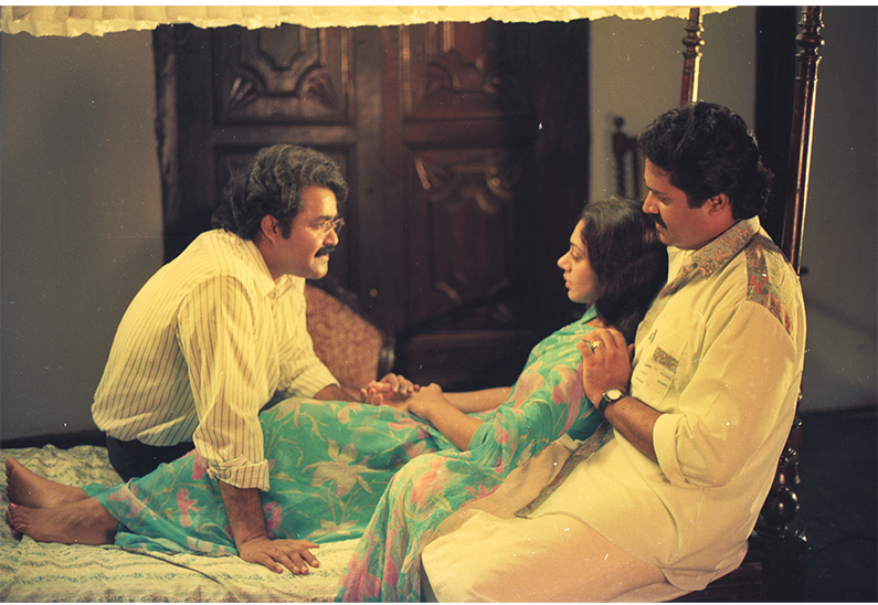 Scene from Mohanlal film Manichitrathazhu (1993) 