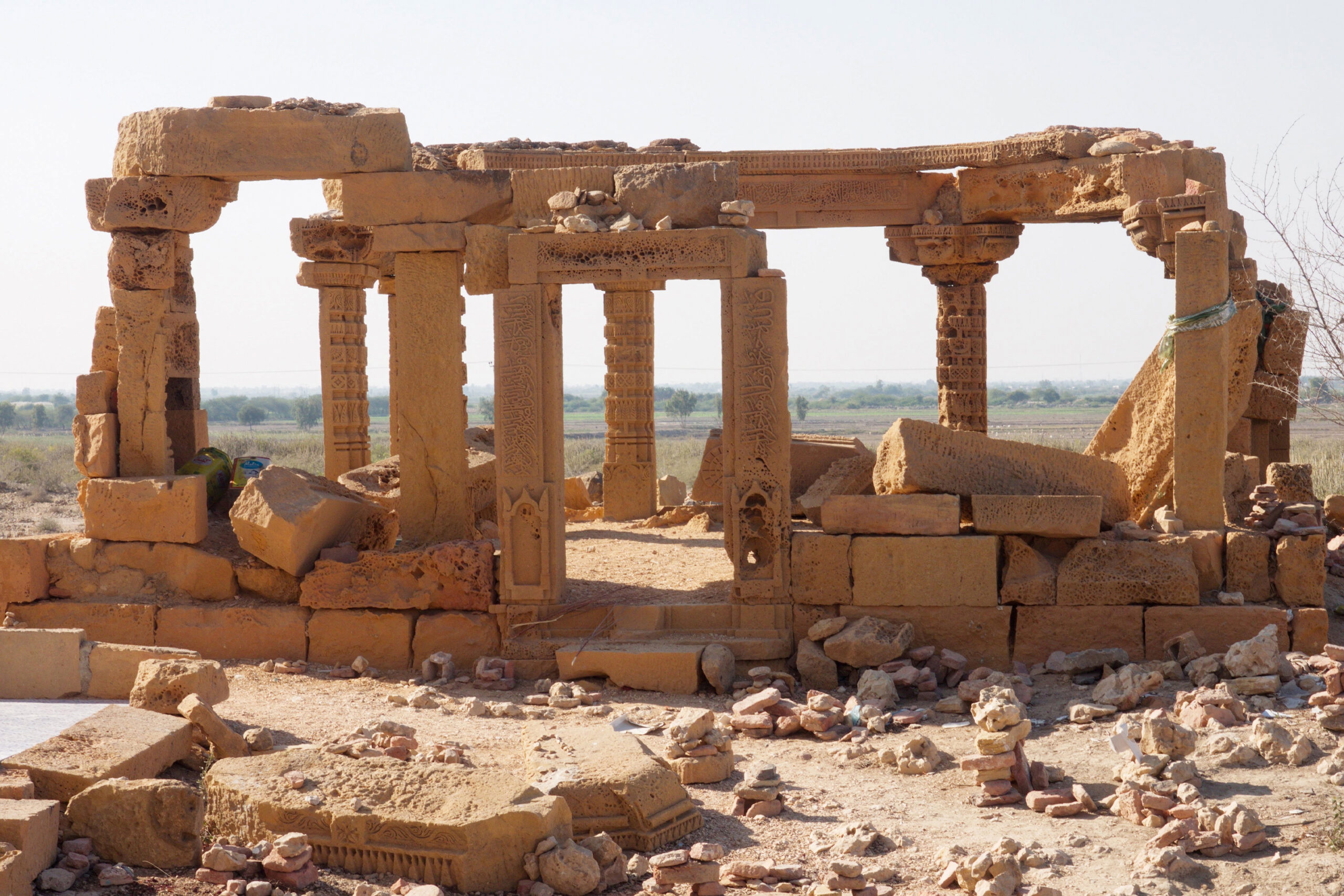 Photograph of the ruins of the khanqah of Hammad Jamali at Makli Necropolis